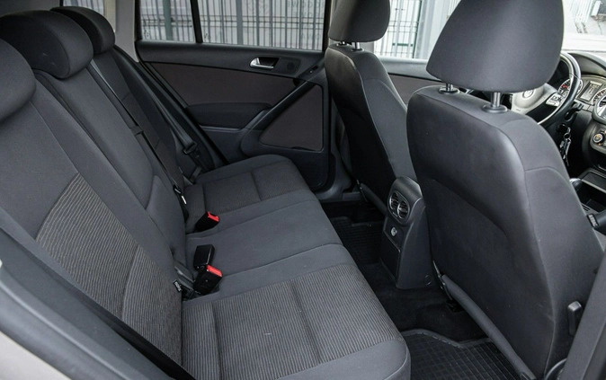 Volkswagen Tiguan cena 53700 przebieg: 299000, rok produkcji 2014 z Wojkowice małe 497